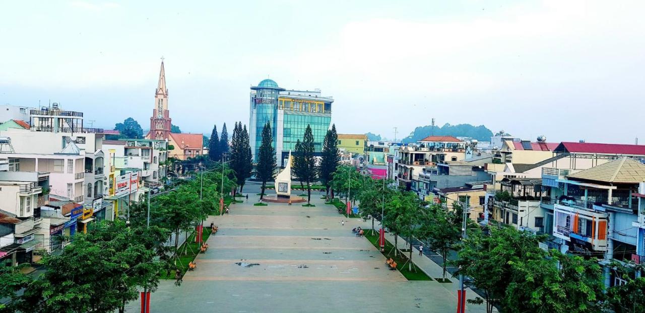 Quoc Thanh Hotel Long Khanh Екстериор снимка