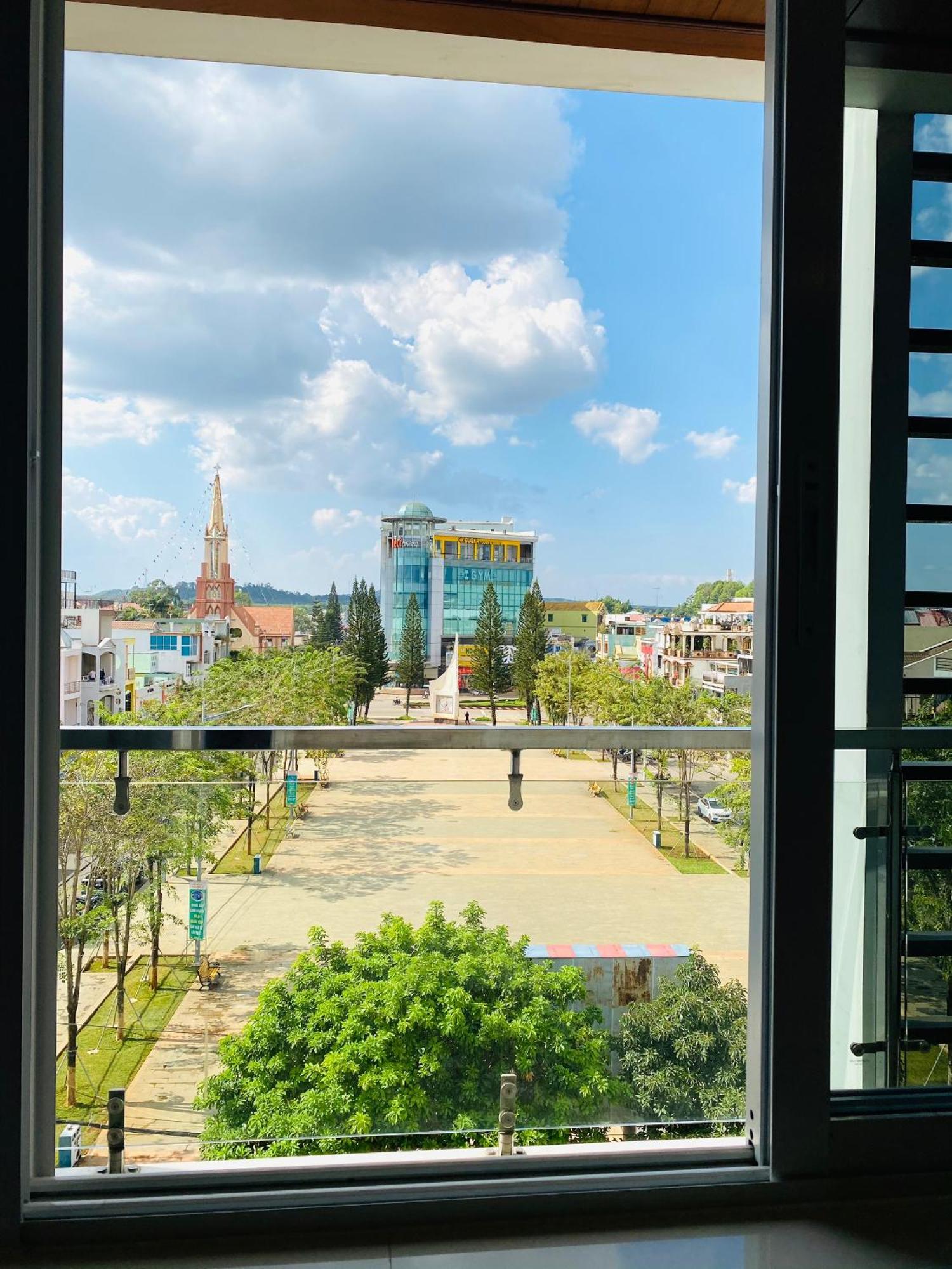 Quoc Thanh Hotel Long Khanh Екстериор снимка