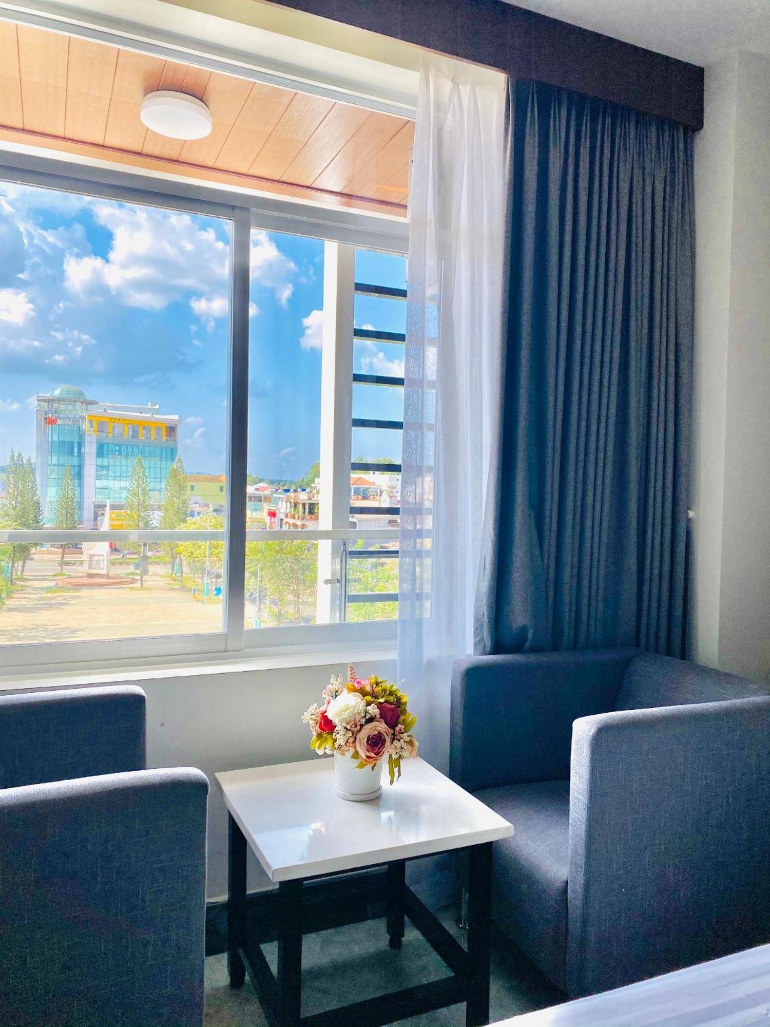 Quoc Thanh Hotel Long Khanh Екстериор снимка